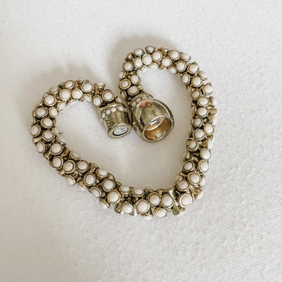 Fashion Bracelet with Magnetic Closure - Picture 4 of 6